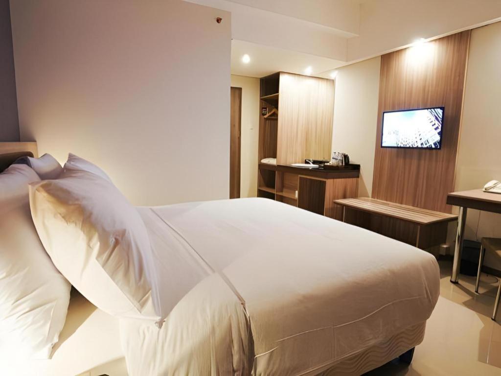 My Tower Hotel Surabaja Zewnętrze zdjęcie